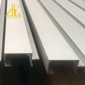 Profilo estruso in alluminio anodizzato per sistema costruttivo telaio